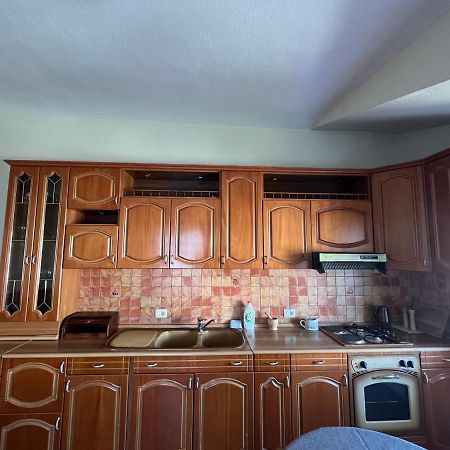 Villa Sokoli, Enjoy Sunset At This Spacious Apartment Tirana Esterno foto