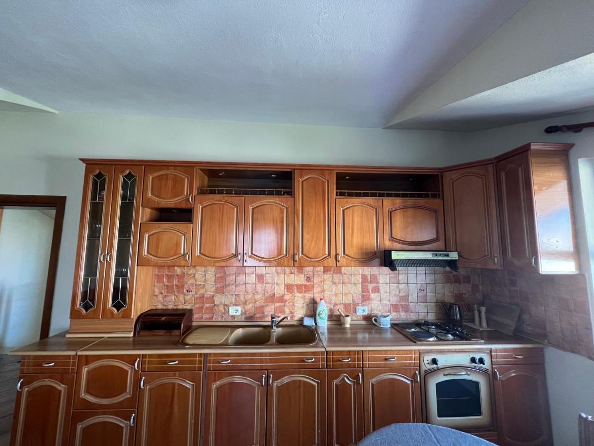 Villa Sokoli, Enjoy Sunset At This Spacious Apartment Tirana Esterno foto