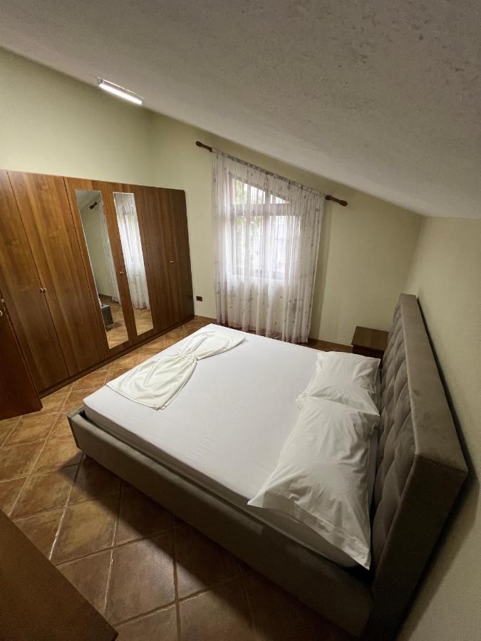 Villa Sokoli, Enjoy Sunset At This Spacious Apartment Tirana Esterno foto