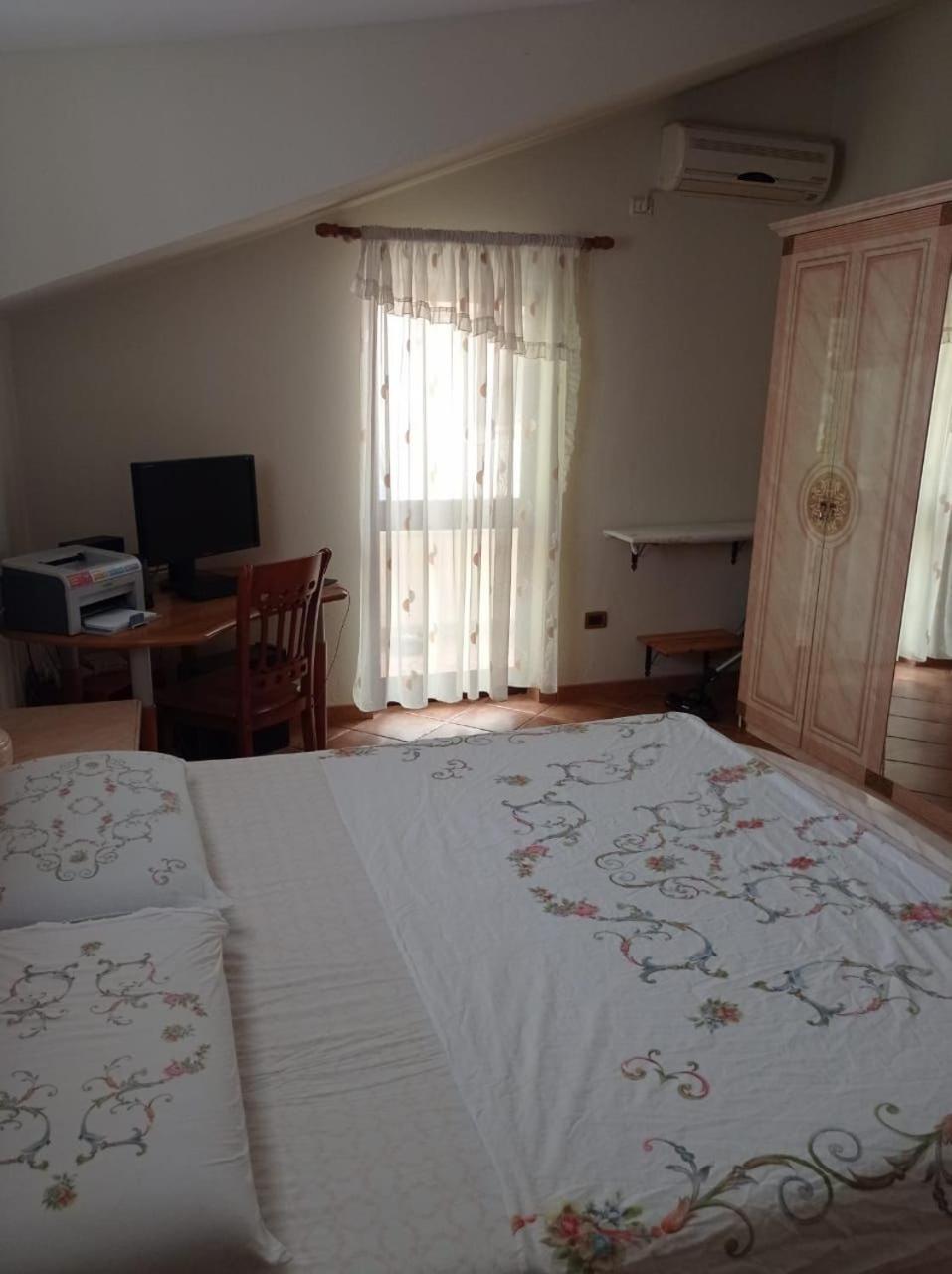 Villa Sokoli, Enjoy Sunset At This Spacious Apartment Tirana Esterno foto