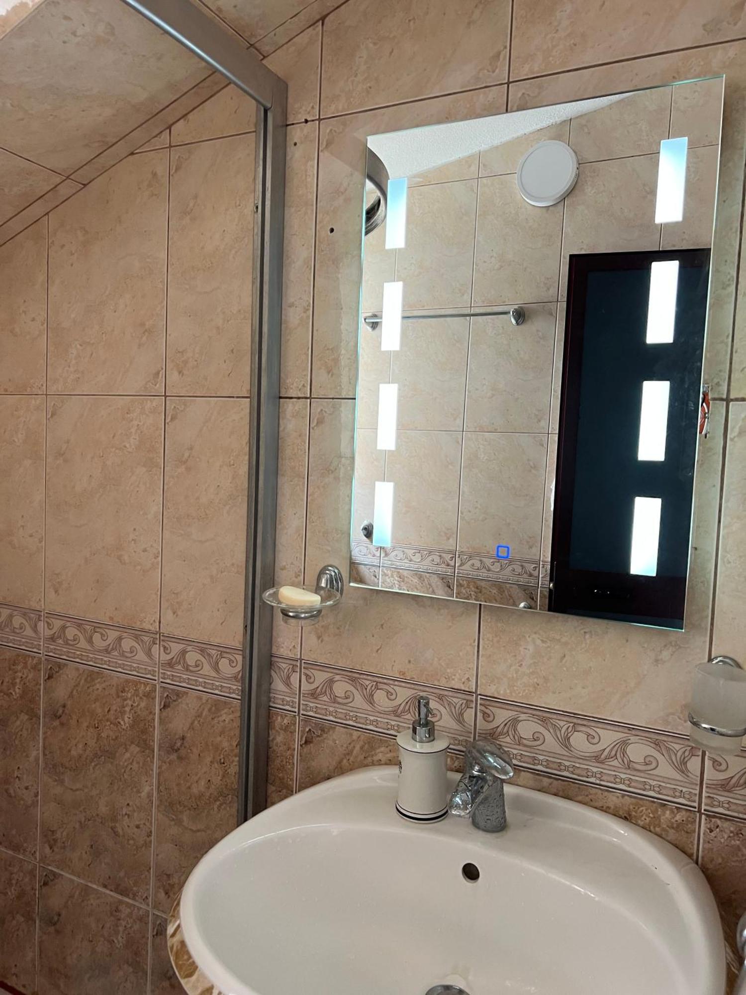 Villa Sokoli, Enjoy Sunset At This Spacious Apartment Tirana Esterno foto